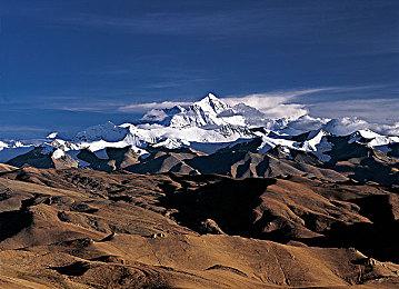 《苍穹浩瀚：奥西里斯重生》公布预告 采用第三人称战斗系统